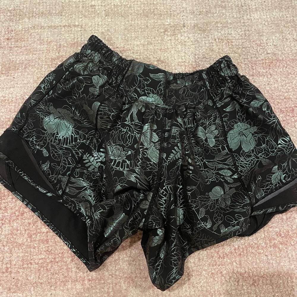 lulu shorts size 2 4”